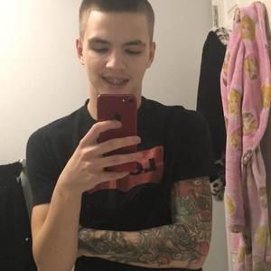 Meet your Posher, Dustin